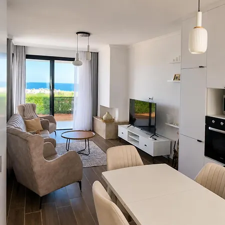 Sea View Penthouse With Jacuzzi & Roof Terrace At Northern Cyprus Apartament *