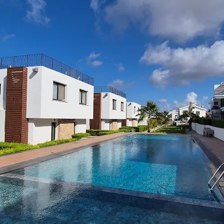 Sea View Penthouse With Jacuzzi & Roof Terrace At Northern Cyprus Apartament *