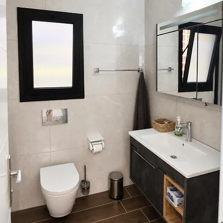 Sea View Penthouse With Jacuzzi & Roof Terrace At Northern Cyprus Apartament Protaras