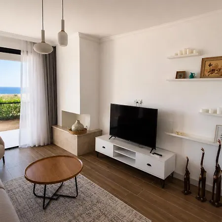 Sea View Penthouse With Jacuzzi & Roof Terrace At Northern Cyprus Apartament