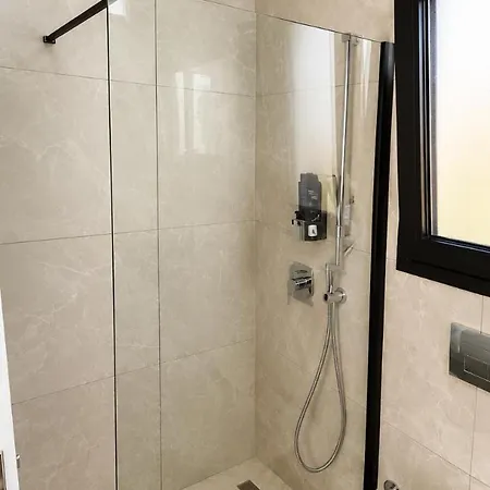 Sea View Penthouse With Jacuzzi & Roof Terrace At Northern Cyprus Apartament