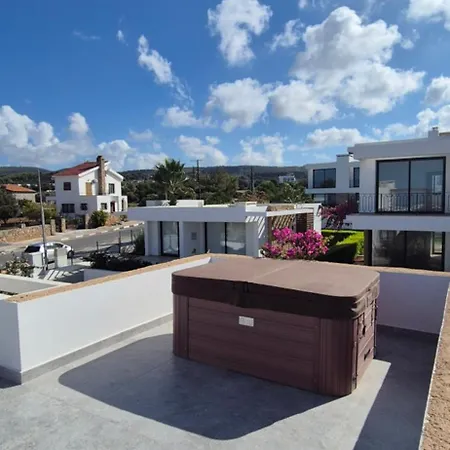 Sea View Penthouse With Jacuzzi & Roof Terrace At Northern Cyprus Apartament