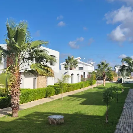 Sea View Penthouse With Jacuzzi & Roof Terrace At Northern Cyprus Apartament